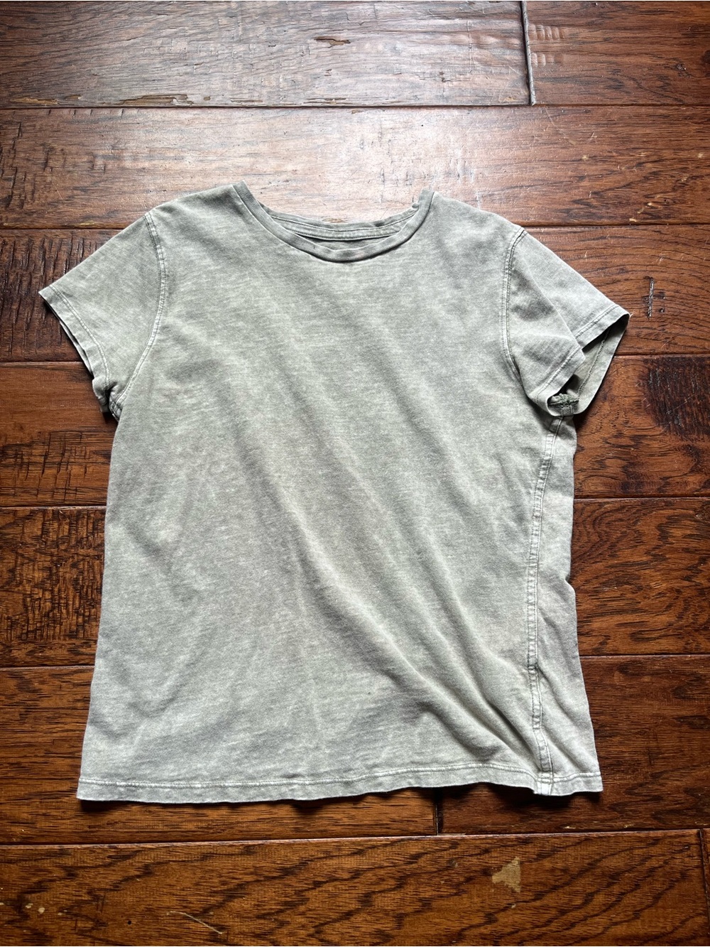 Women’s Short Sleeve Tee in Light Sage Green